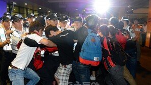 서울 서포터스, 버스 가로막고 “감독 나와”