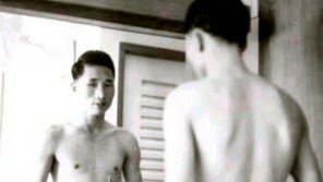 상의 탈의한 이명박 대통령, 배에 ‘식스팩’이…