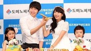 [SD포토] 정일우-수지, 도미노 피자 맛있어요