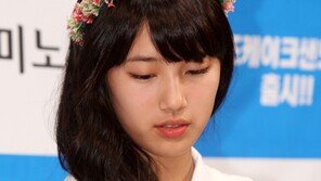 [SD포토] 수지 “피망으로 어떻게 포즈를 취하지?”