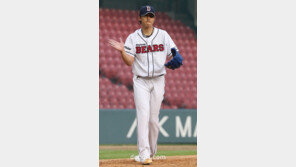 [포토] 이용찬, 씨스타 다솜 기 받고(?) 위기극복