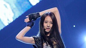 크리스탈 설리, 팔올리니…상하의 노출 비상 