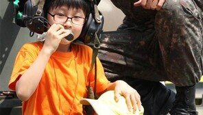 “장갑차 조종 신기해요”