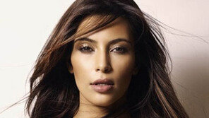 킴카다시안 음란 동영상, “엄마때문에 유출” 충격