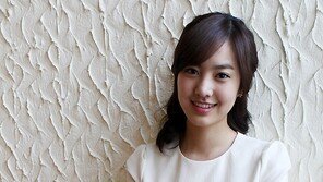 [SD포토] 진세연, 잎 한장에 절묘한 ‘볼륨노출 방지’