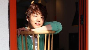 [SD포토] 강동호, 해를 품은 미모 ‘안구정화 되네~’