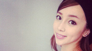 [연예 뉴스 스테이션] 아유미, 日 톱가수 각트와 도쿄 데이트 장면 포착