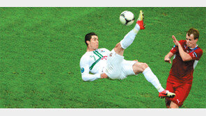 무서워라, 虎날두… 먹이 잡듯 날아 헤딩 결승골