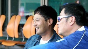 [포토] 김성민, 삼성 진갑용과 야구 관람