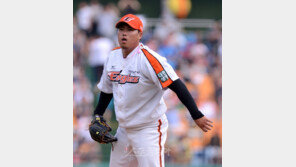 [포토] 류현진, 투런포 허용에 뒷통수 맞은 듯한 표정