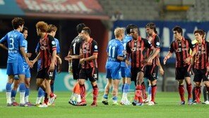 전북 시즌 첫 1위 점프…서울 3위 미끄덩