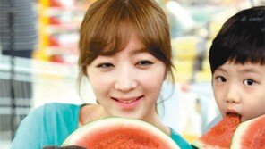 “흑피수박 한 입… 무더위 잊어요