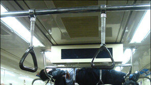 지하철 꼴불견 순위 “2위 막장남녀, 3위 취객…1위는?”