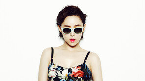 가인, 딱 붙는 원피스에 넘치는 ‘볼륨감’