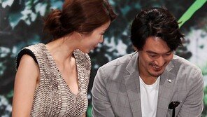 [SD포토] 김민준, ‘초미니’ 박솔미 위해 매너 폭발 