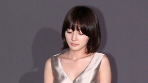 [SD포토] 송하윤, 등장부터 위험천만 ‘파격룩’