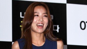 [SD포토] 김희정 꽃미소,  ‘여인의 향기’ 물씬~