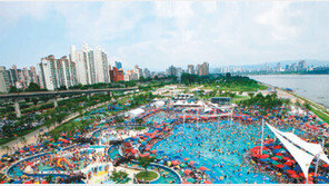 [수도권]올 첫 물놀이는 한강이다∼ 29일 야외수영장 7곳 개장