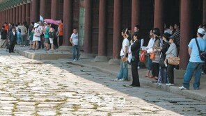  “너무 더워 그늘에서 볼래요”