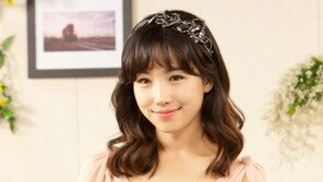 이유리, 살구색 착시 드레스 입고 ‘여신 포스’