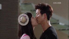 수지 기습 키스에 ‘멘붕!’… “4차원 소녀의 음흉한 매력”