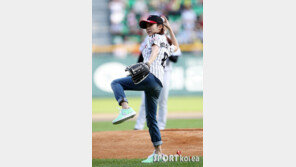 [포토] 박정현, 시구 하는데 달라진 눈빛 ‘섹시+광능미’ 폭발