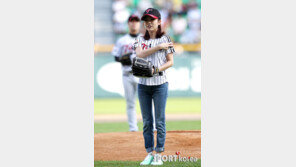 ‘R&B 여왕’ 박정현, 깜찍한  ‘시구 요정’ 등극