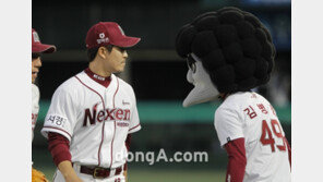 [포토] 김병현, 헤어스타일 바꾼 턱돌이와 묘한 아이컨택(?)