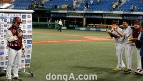 [포토] 김병현, 인터뷰 중 물총받이 됬네~