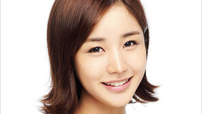 [우먼 동아일보 스타 뷰티] SBS ‘신사의 품격’ 윤진이의 사랑스러운 ‘핑크 톤온톤 메이크업’ 팁!