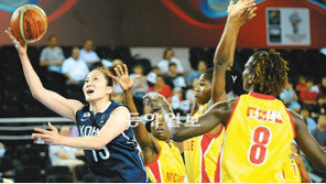 女농구 “런던행 티켓 양보 못해” 신정자 25득점-11R 맹활약