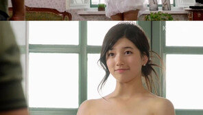 ‘질투 여신’ 수지, 웨딩드레스 자태 뽐내… “어린 신부?”