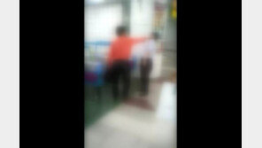 [영상]  “교통카드 안돼” 역무원 따귀 때린 ‘지하철 폭행남’