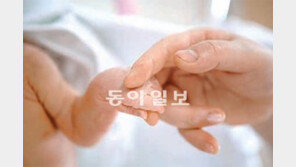 한국 여성 가사에 하루 4시간 44분 할애…남성은 67분 그쳐