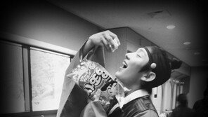 이준기, 사또밥 먹으며 장난기 가득한 인증샷 