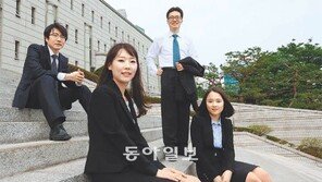 [Lawfirm&Biz]로스쿨 출신 엘리트 변호사 4인방 “다른 것이 장점… 연수원 출신들과 협력해 시너지 낼터”
