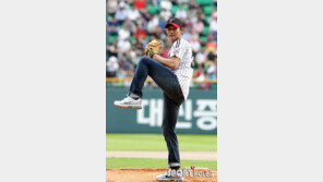 [포토] 이태성, 와인드업 ‘강속구 비밀은 튼실한 하체?’