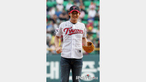 [포토] 이태성, 떡 벌어진 어깨에 야구 여성팬들 홀릭