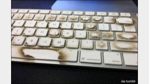 ‘10년 동안 안 닦은 키보드’ 이걸 누가써? ‘너무 더러워~’