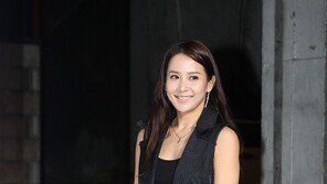 [포토] 조여정, 청순미 넘치는 미소 지으며 ‘사뿐사뿐~’