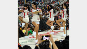 [포토] 치어리더, 치명적 각선미에 너도나도 스마트폰 촬영