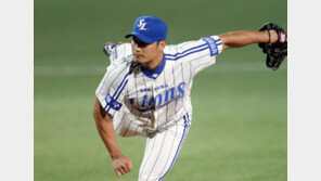 포수 뺨친 자세…오승환, 못하는 게 뭐니?