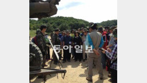 문인들, 철책에 서다… 통일문학포럼 민통선 방문