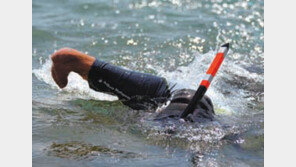 [신문과 놀자!/뉴스 속 인물]감전사고로 팔-다리 잃고도 헤엄쳐 홍해 건넌 프랑스인