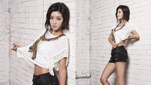 박한별, 탄탄한 복근 노출 화보…‘시원한 몸매’  