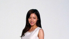 ‘청순 글래머’ 신세경, 아무리 가려도 드러나는 ‘볼륨몸매’