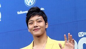 [포토] ‘20's Choice’ 여진구, ‘신품’ 갖춘 손짓인사 눈길