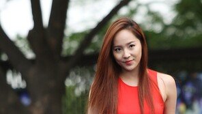 [SD포토] ‘20's Choice’ 유진, 강렬한 레드룩…노출없어도 ‘섹시해’