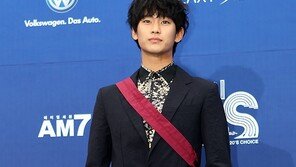 [SD포토] ‘20's Choice’ 김수현, 조각미모로 겨우 살린 패션