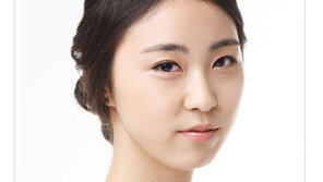 [우먼 동아일보 메이크업 솔루션] 인턴 에디터 정혜성의 고민 “속쌍꺼풀 눈이라 아이라인이 안쪽으로 말려들어가요~”